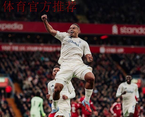 又一场3-0！英超54岁名帅力挽狂澜：7场4胜 带队双线狂奔